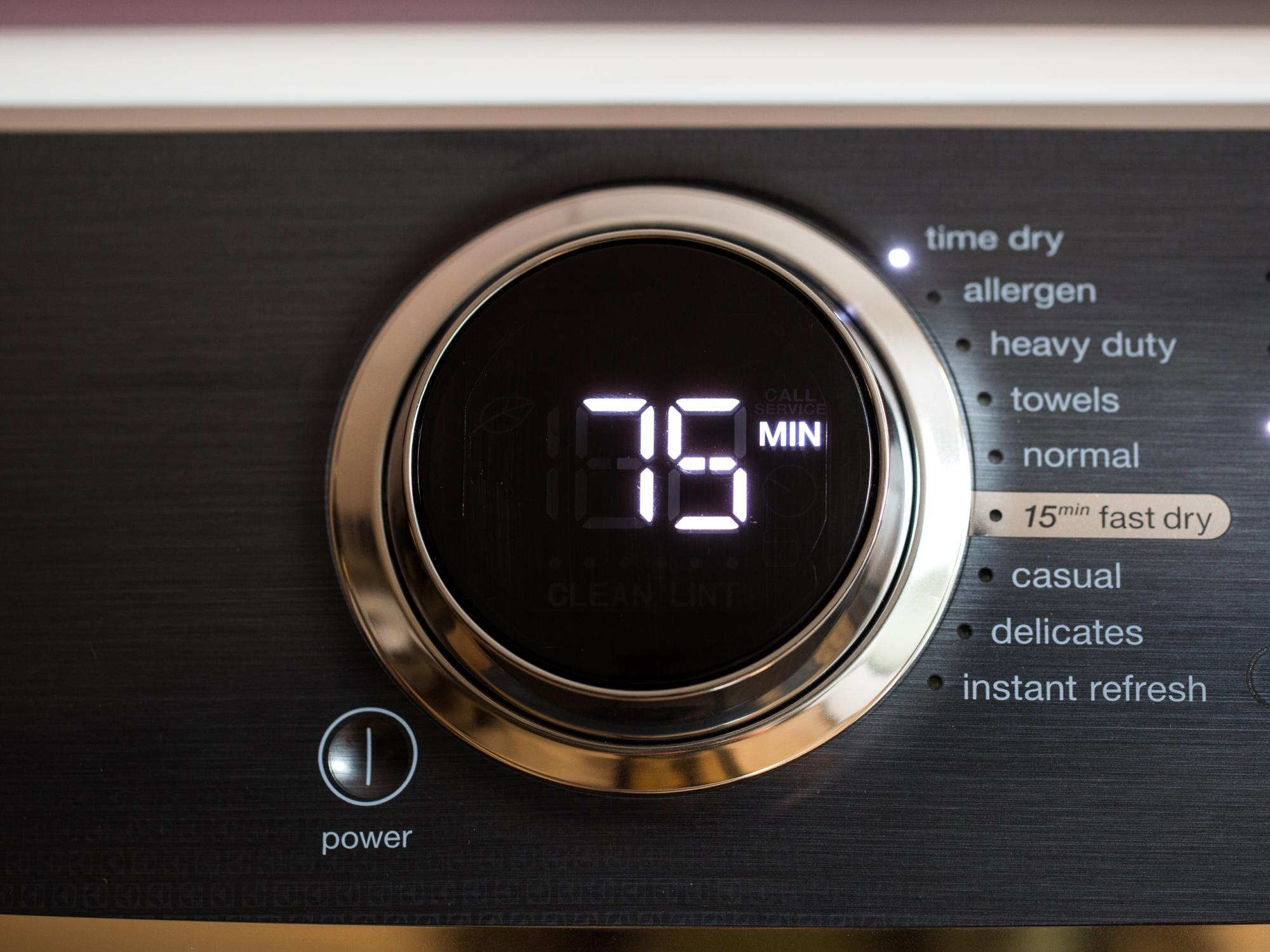 Electrolux EDV805JQWA có bảng điều khiển dẽ sử dụng