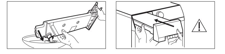 vệ sinh khoang chứa trước trên máy sấy bơm nhiệt electrolux