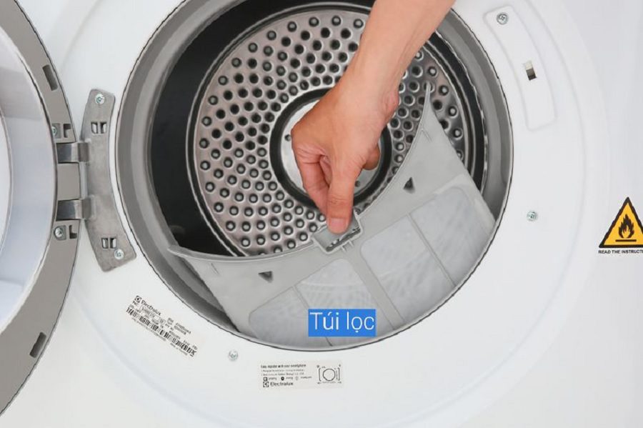 vệ sinh máy sấy quần áo Electrolux