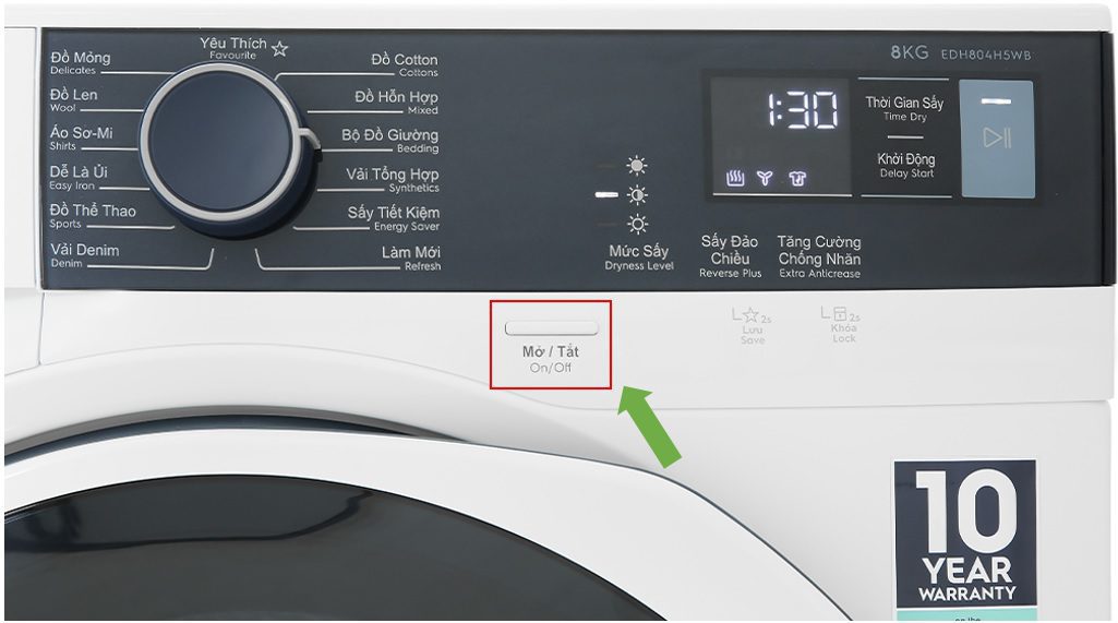 Bật nút nguồn On/Off - cách mở máy sấy Electrolux