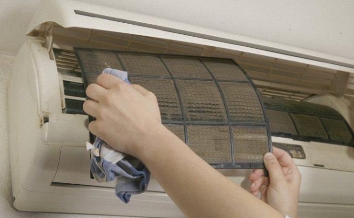 Máy lạnh Funiki bật không lạnh: do lưới lọc bẩn