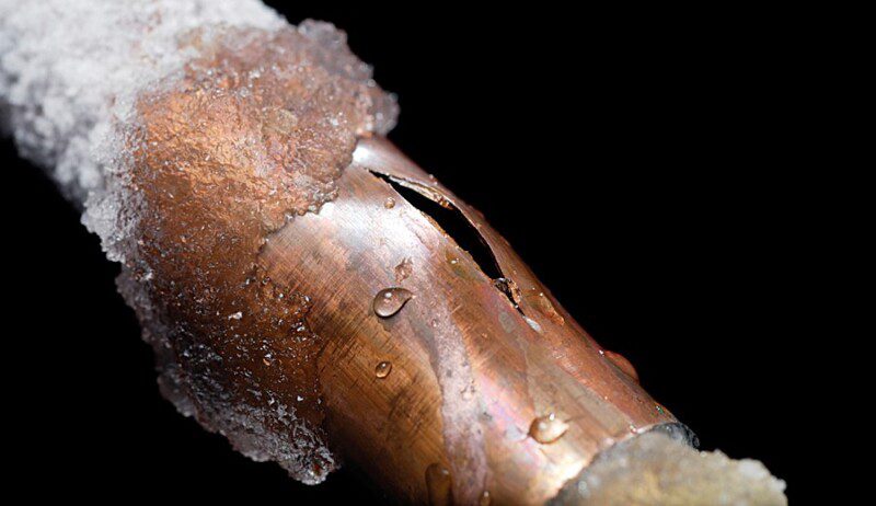 Máy điều hoà Funiki báo lỗi EC OC do ống đồng bị gập gẫy