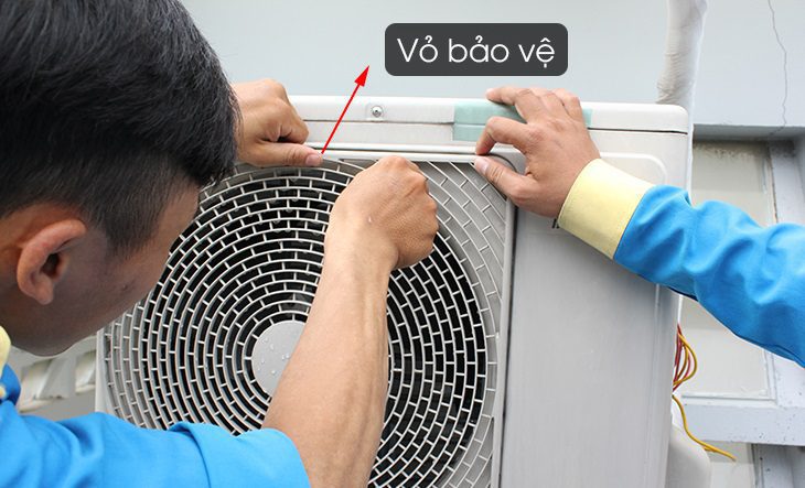 Tháo mặt nạ bảo vệ của dàn nóng