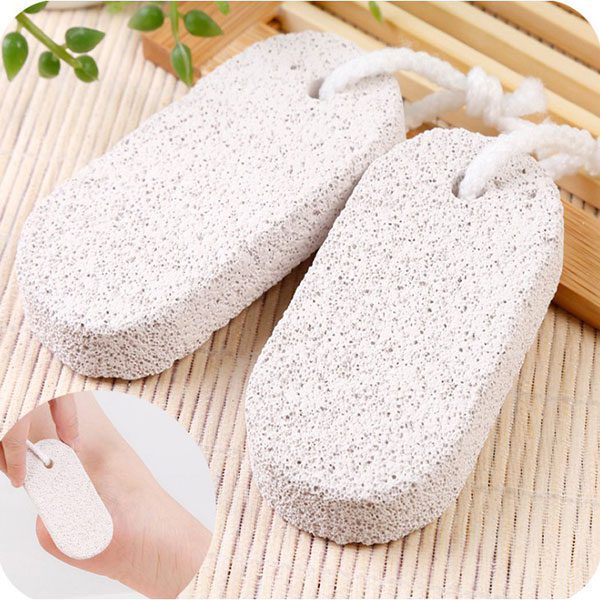 Dùng đá bọt để vệ sinh bếp nướng điện