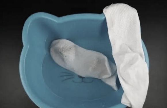 Cách giặt tất trắng bị bẩn