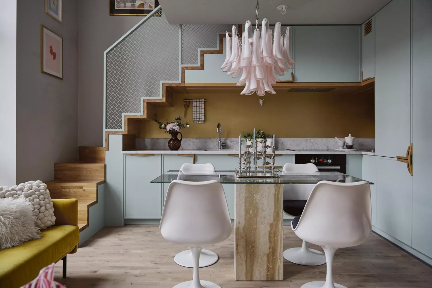 tủ bếp gầm cầu thang