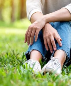 cách tẩy vết cỏ trên quần áo