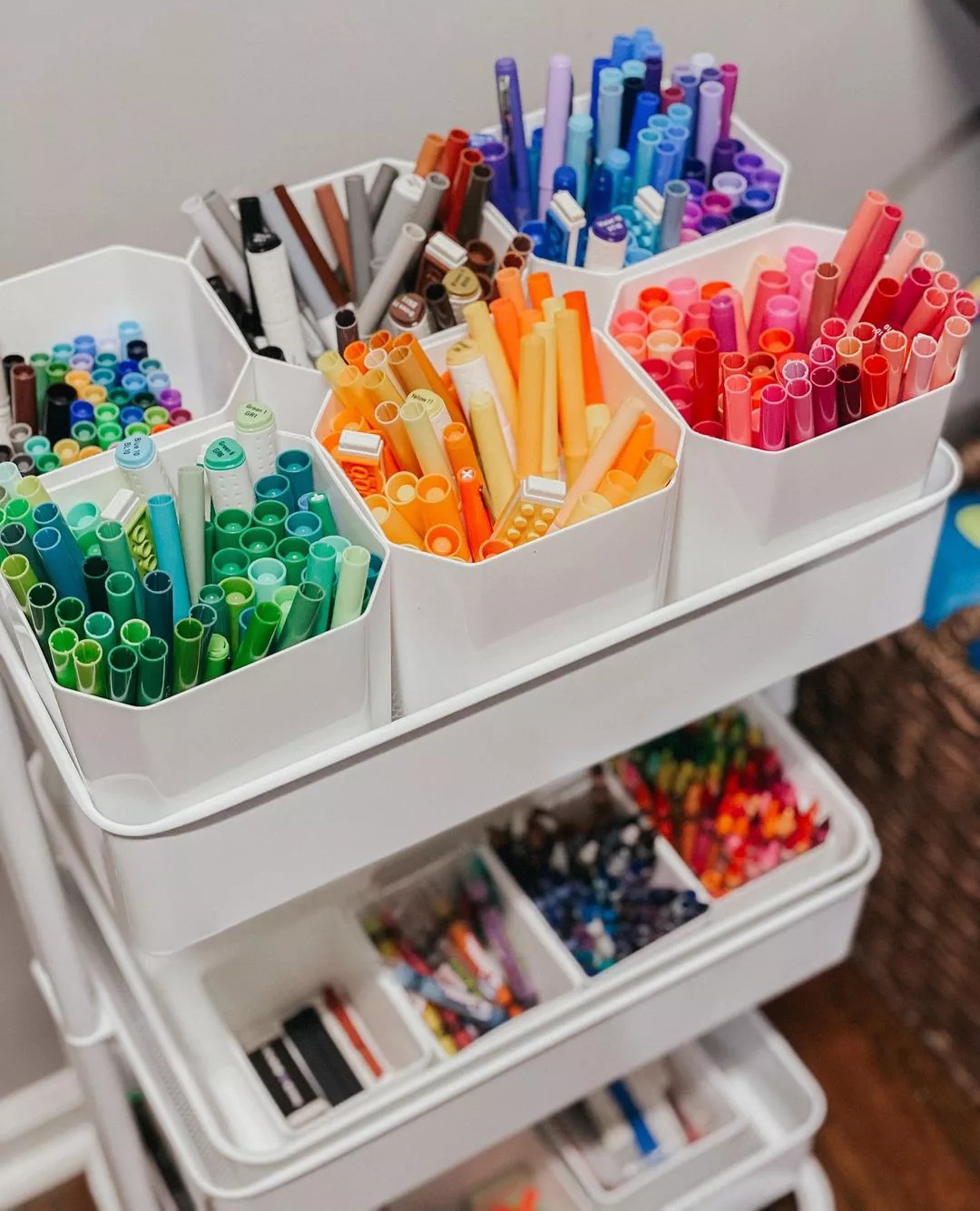 Xe lăn chứa đầy bút đánh dấu