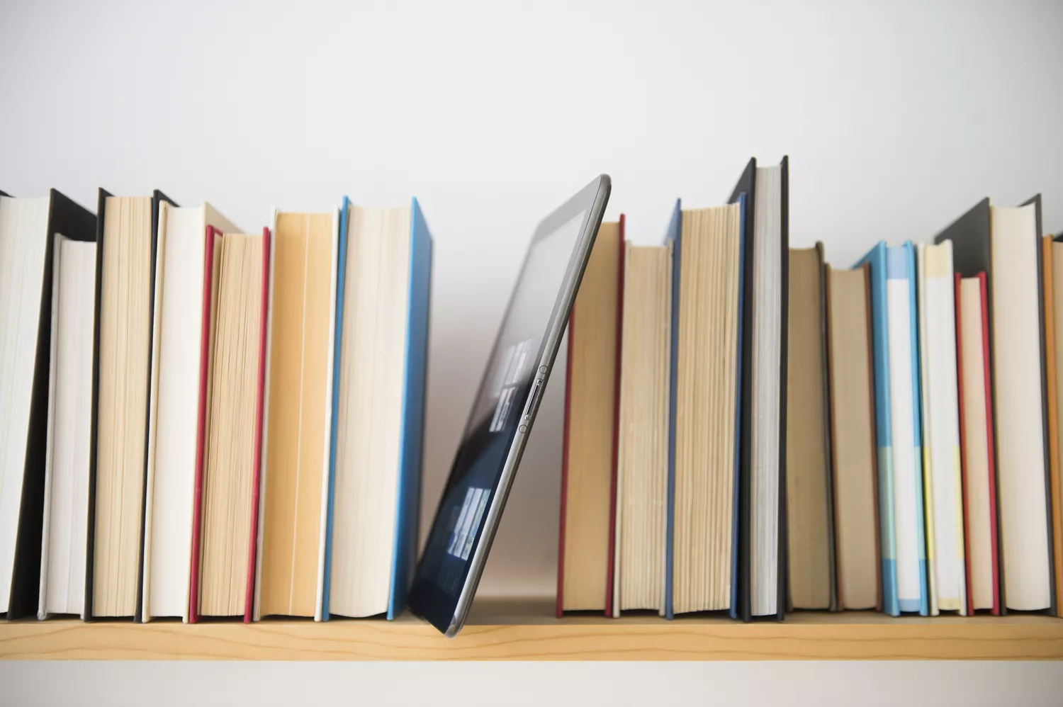 Sách trên kệ