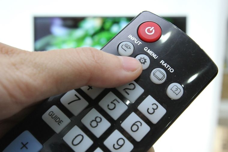 - Nhấn nút Q.MENU trên remote